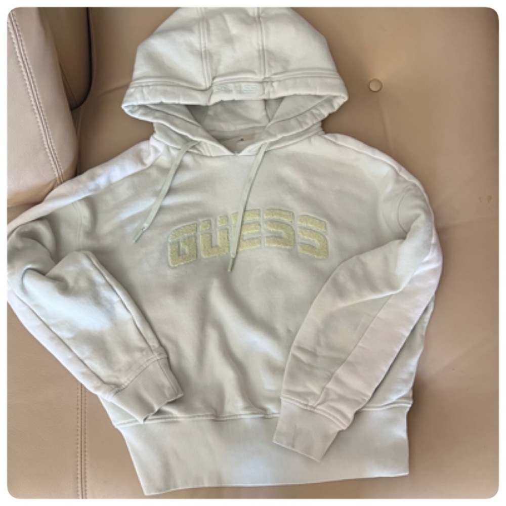 Guess White Sweatshirt warm up